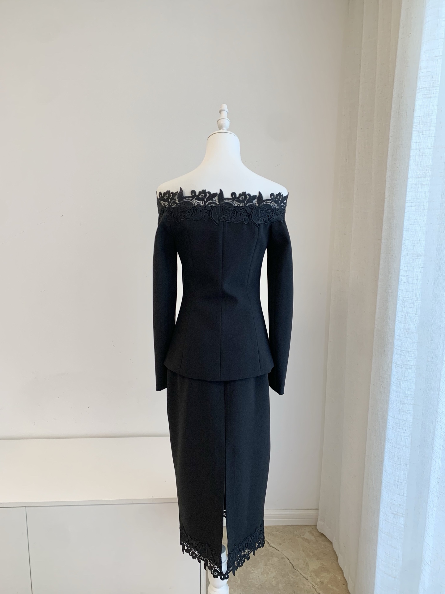 Damespak met bloemenborduurwer - Midi Skirt Floral recensie en prijs