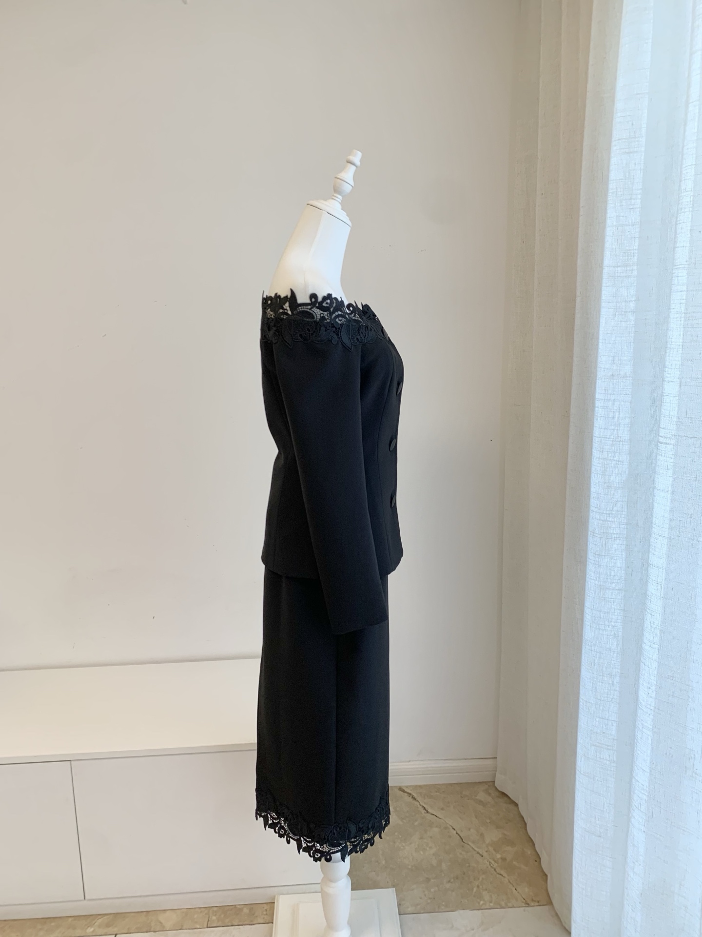 Damespak met bloemenborduurwer - Midi Skirt Floral recensie en prijs